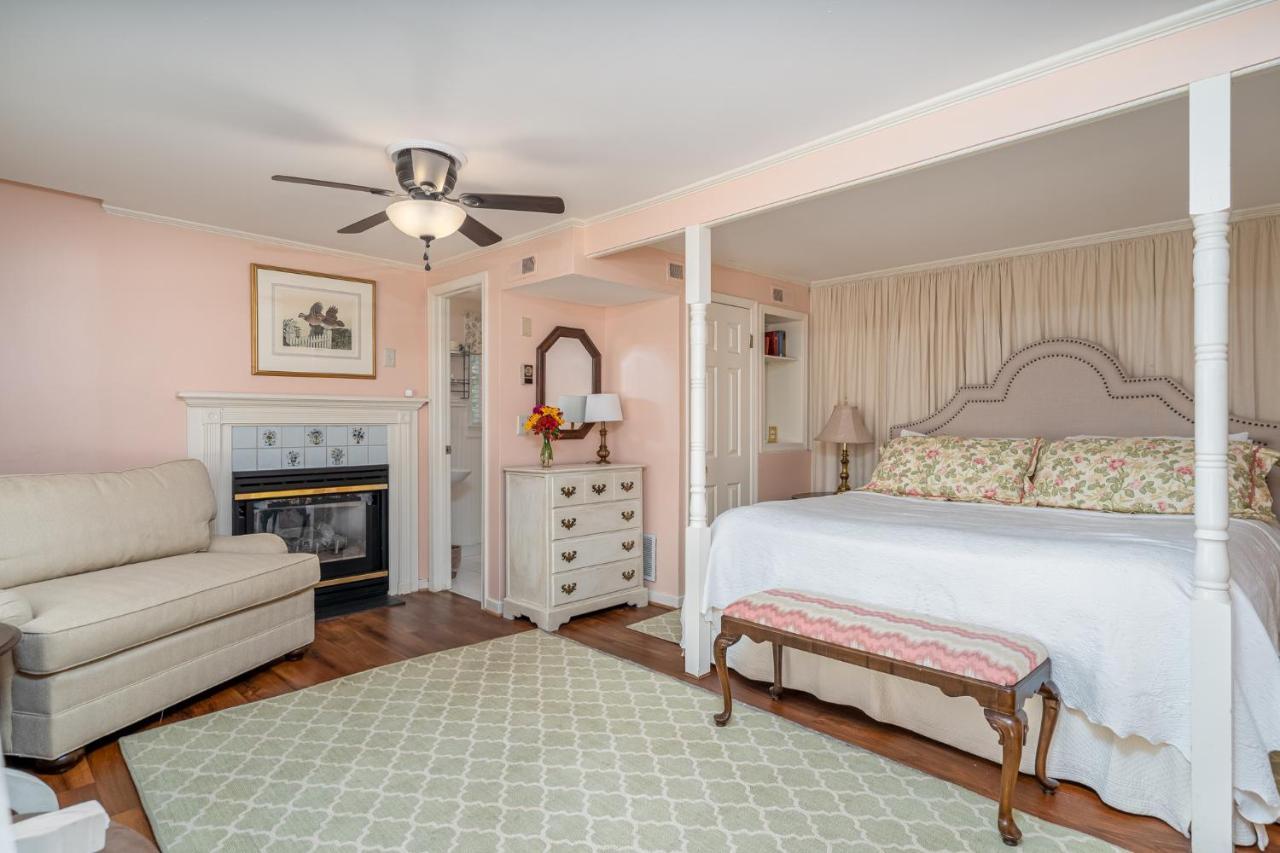 Cedars Of Williamsburg Bed & Breakfast Exterior photo