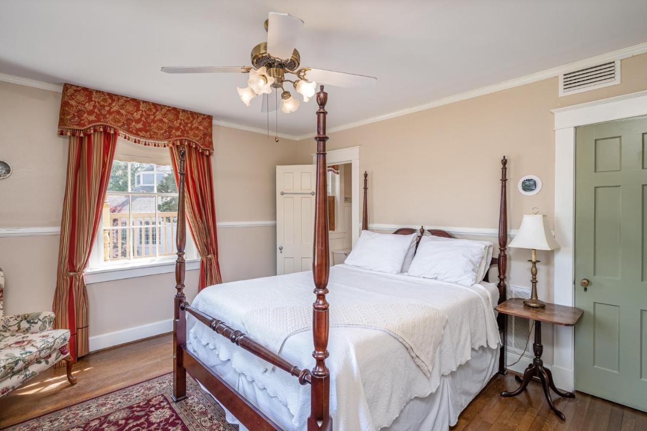 Cedars Of Williamsburg Bed & Breakfast Exterior photo