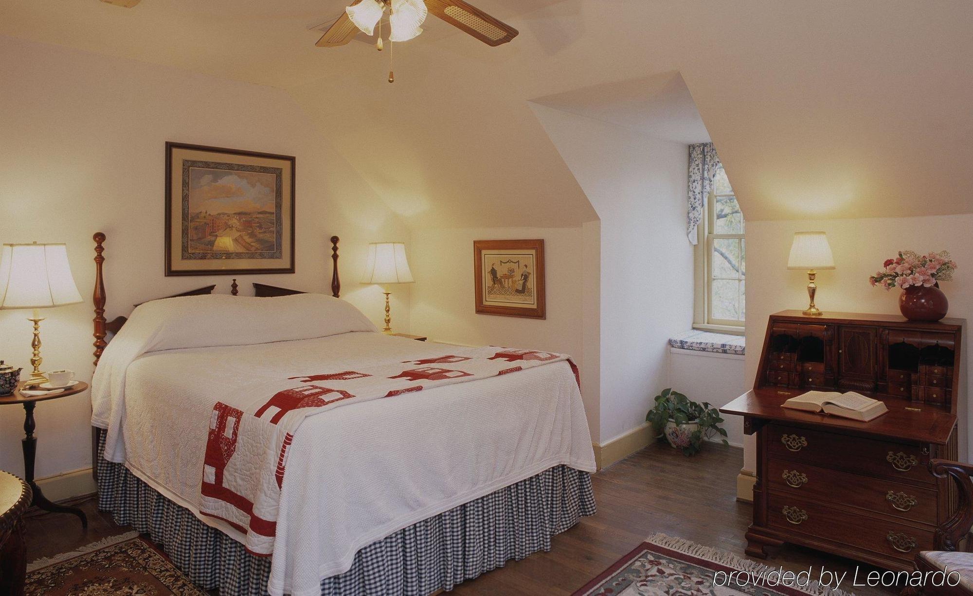 Cedars Of Williamsburg Bed & Breakfast Exterior photo