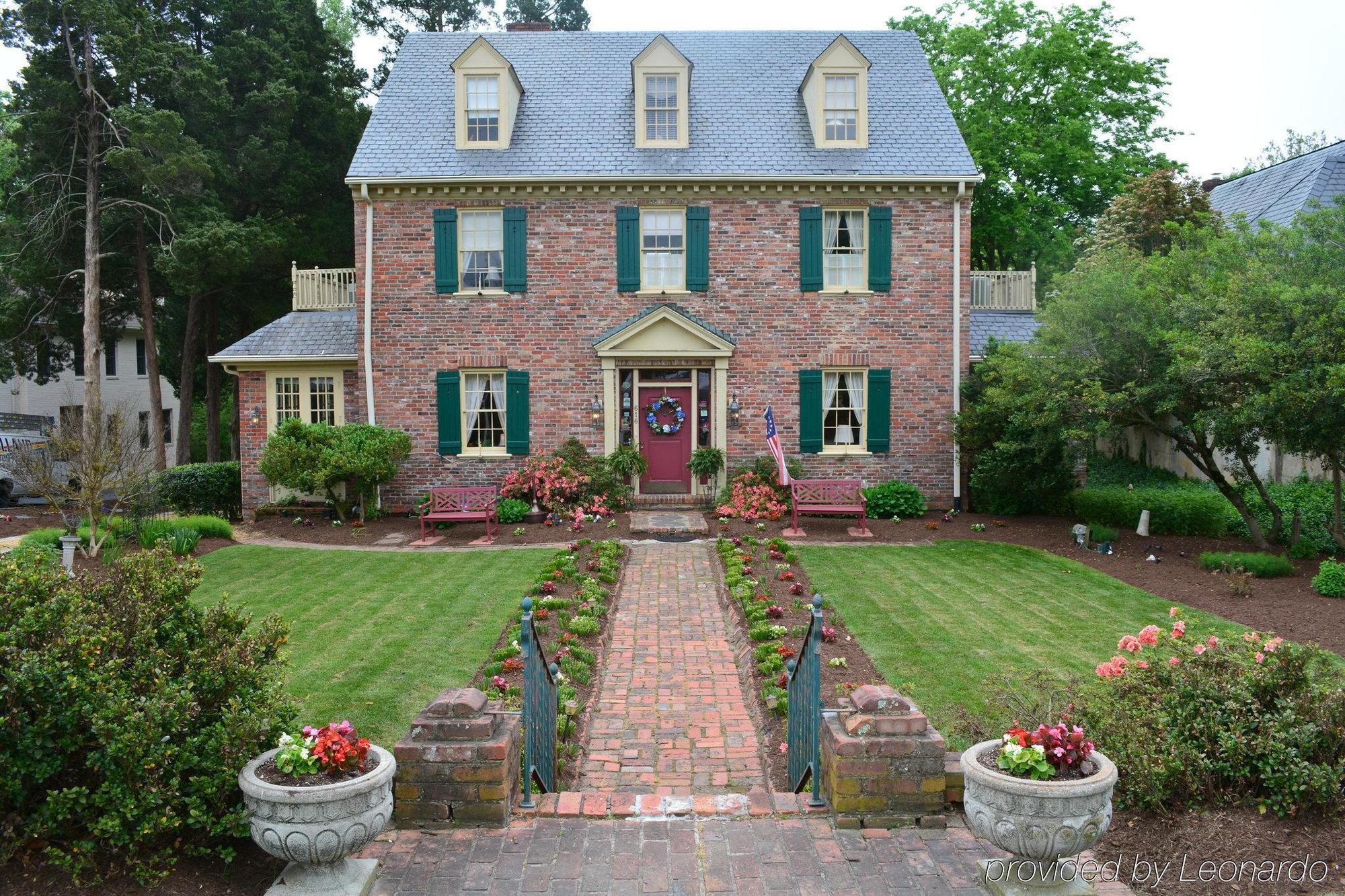 Cedars Of Williamsburg Bed & Breakfast Exterior photo