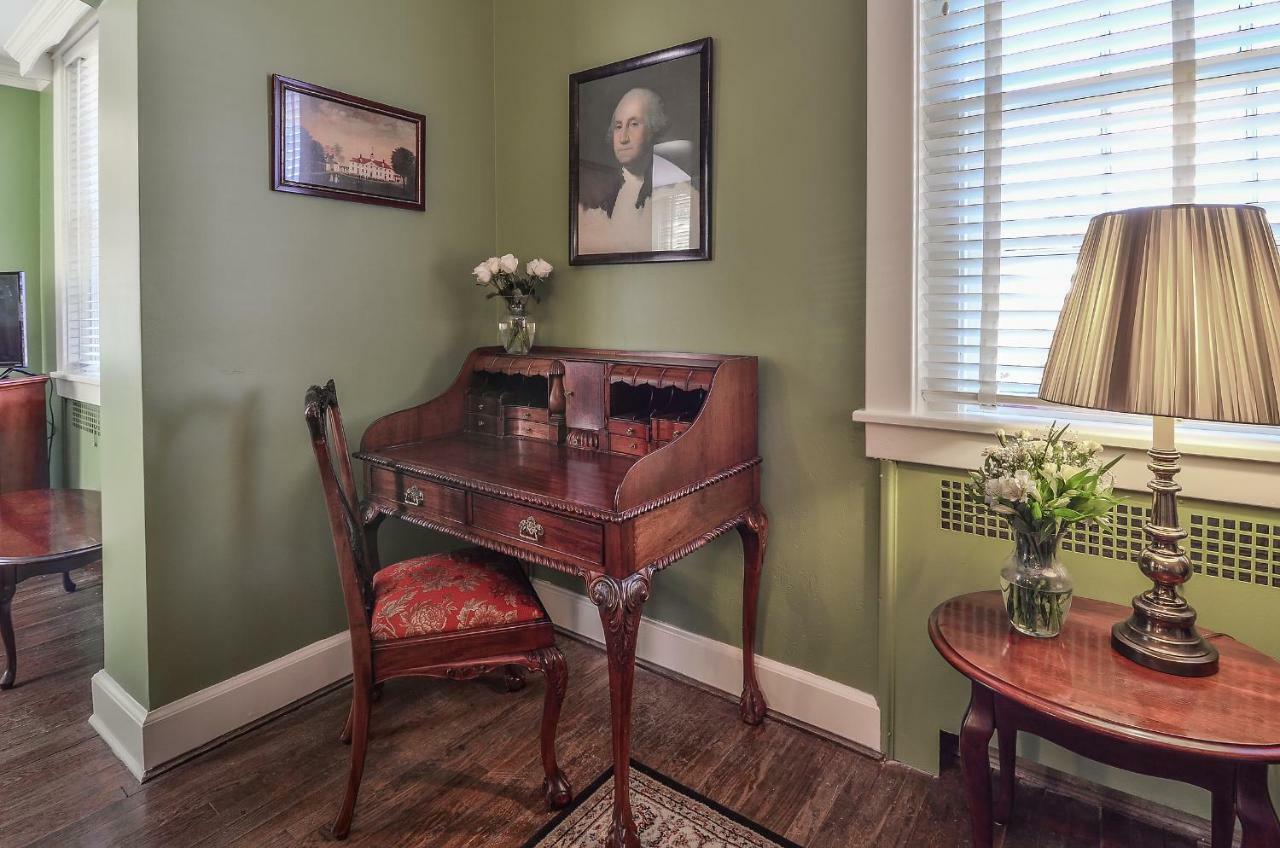 Cedars Of Williamsburg Bed & Breakfast Exterior photo